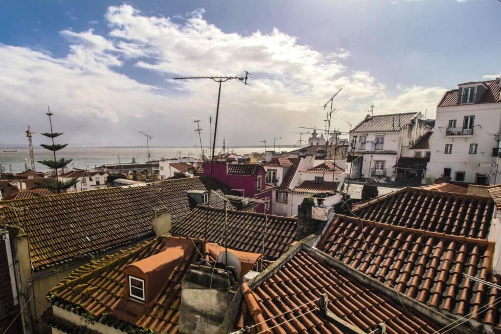 Amazing River View In Historical Lisbon Exterior photo